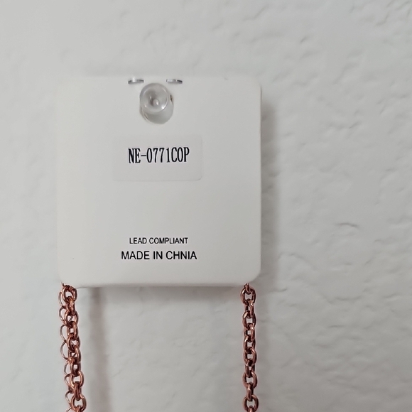 Elegant Copper and Iridescent Stone Necklace - Picture 3 of 3